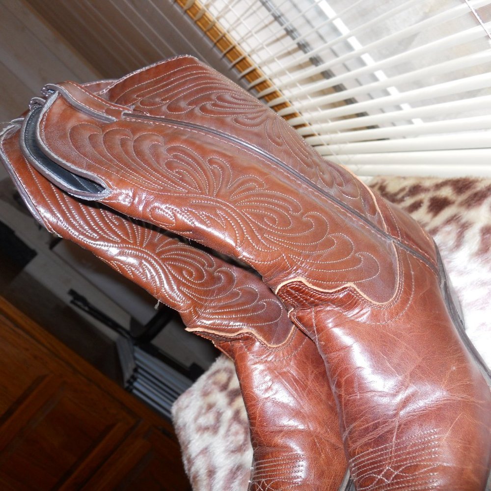 size 7 brown leather cowboy boots